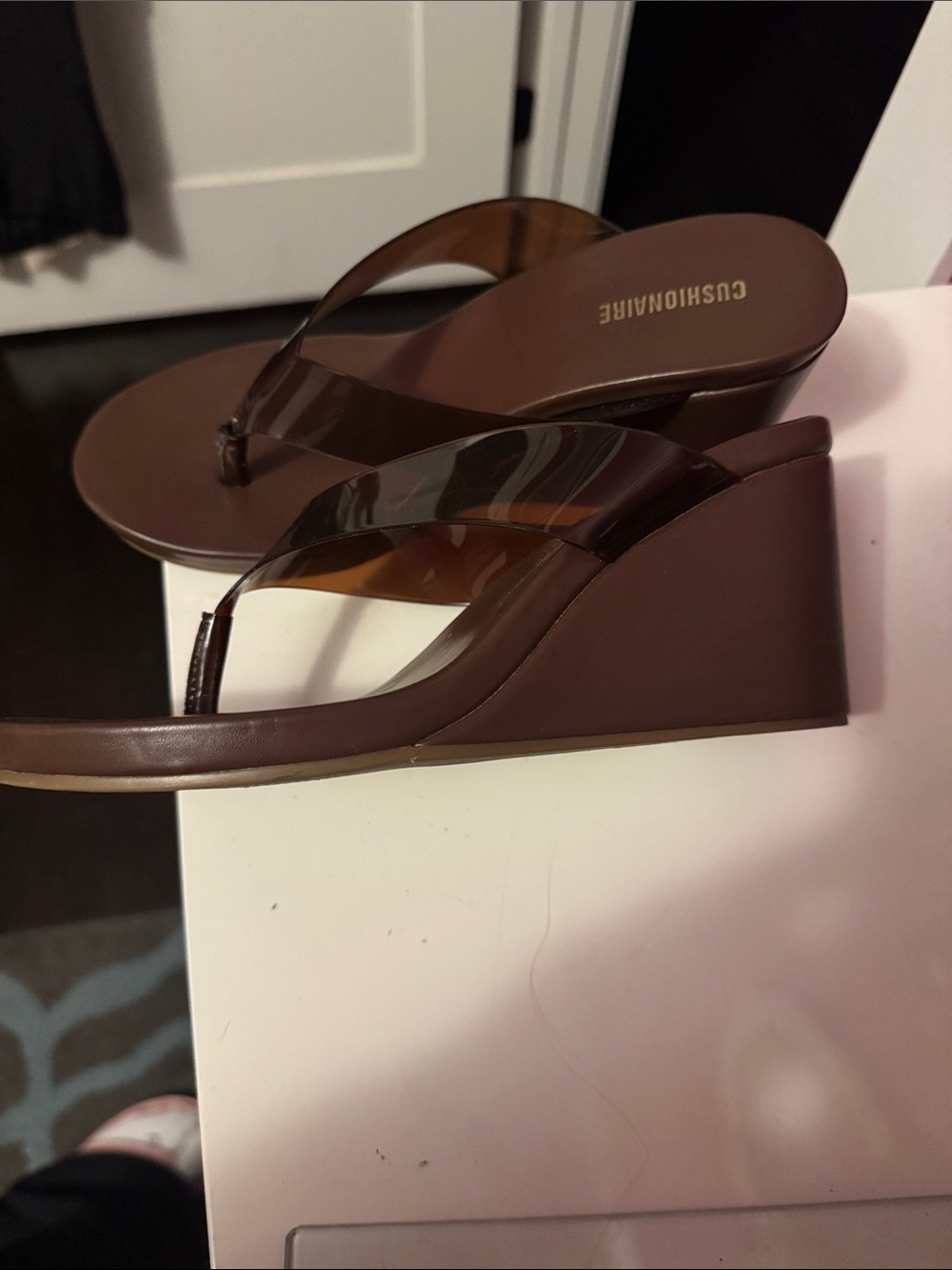 Cushionaire Brown Wedge Thong Sandals with Glossy Strap